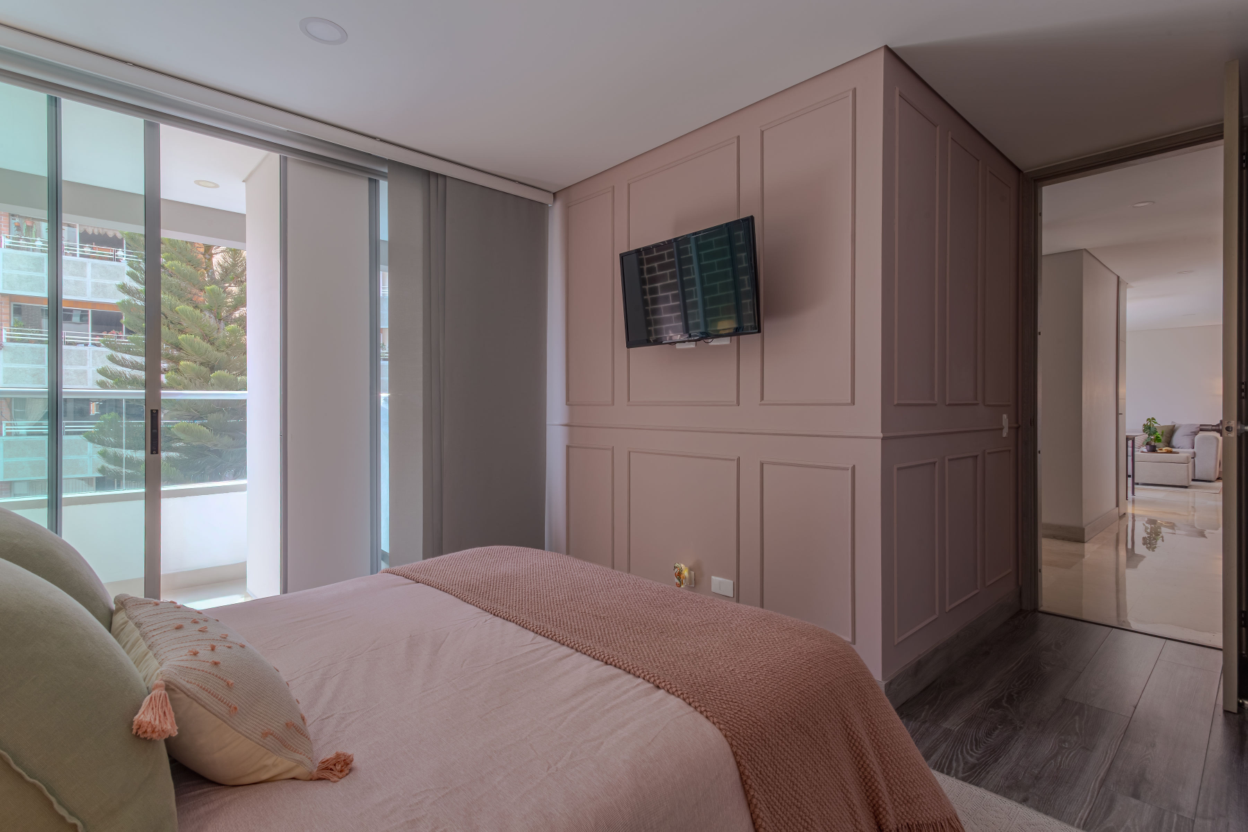 Habitación principal vista desde la puerta